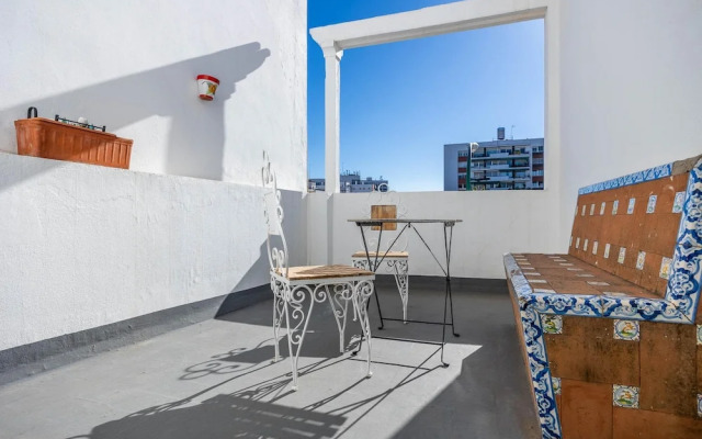 Cheerful 6 Bedroom House in Seville With Terraces