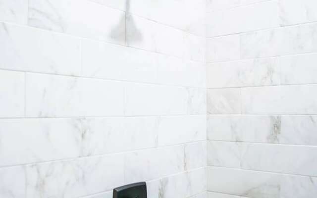 Modern Farmhouse - 2 Blocks to Downtown Square!