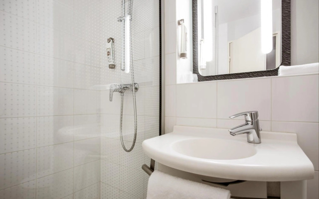 ibis Saint-Denis Stade Ouest