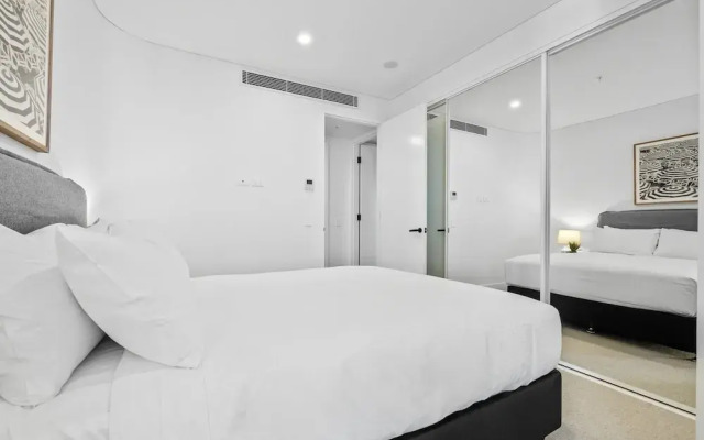 Stylish 2-bed Unit With Views & Rooftop Access