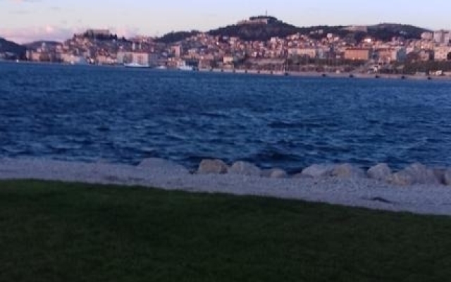 Apartment Vito - 10 m from sea: A1 Brodarica, Riviera Sibenik