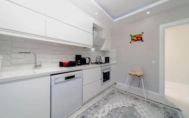 Villa With Pool and Backyard in Kepez