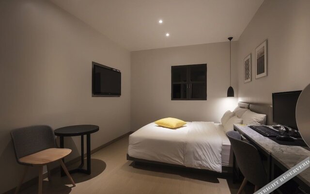 Yellow 8 Hotel