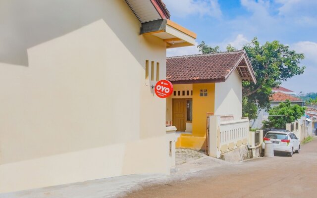 Wisma Bambu Syariah by  OYO Rooms