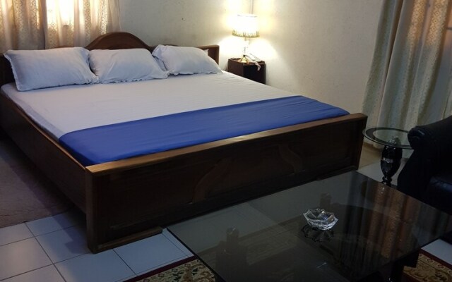 D'lor Suites Hotel