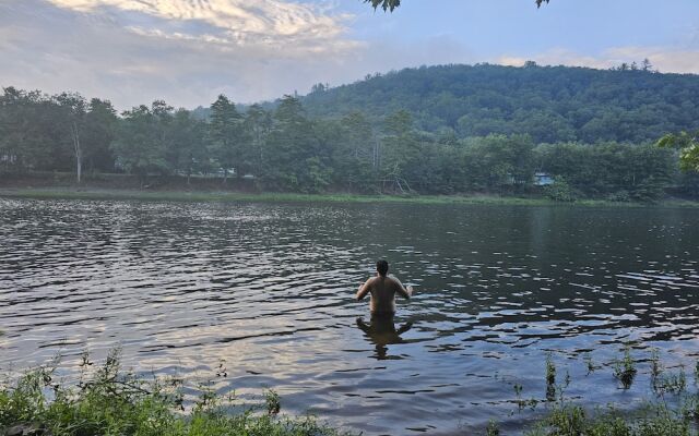 Pocono Dog-Friendly Home on River