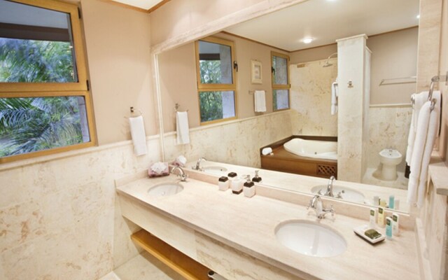 Los Altos Residences