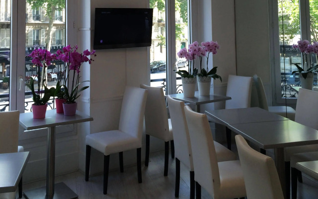 Hotel Avama Prony
