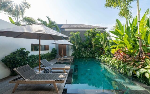 Luxury Private Loft, 2 BR, Canggu With Staff