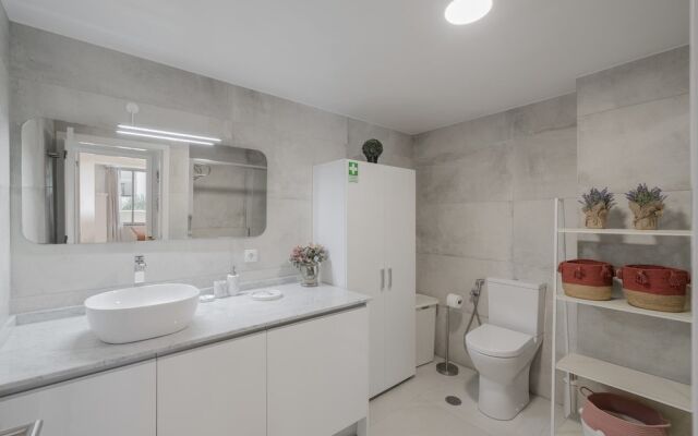 Apartment With sea View - Varandas do Lido I