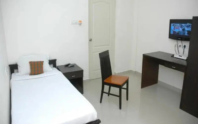 The Palm Service Apartment