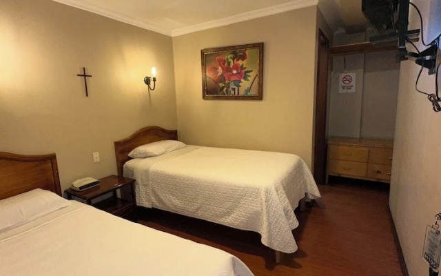 Hotel & Suites El Quijote