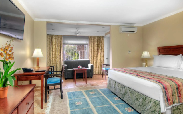 Dinah's Garden Hotel