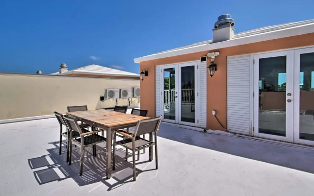 Loiza Condo w/ Rooftop Patio - Walk to Beach!