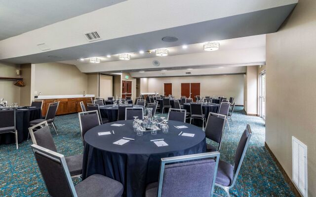 Clarion Hotel Portland Airport
