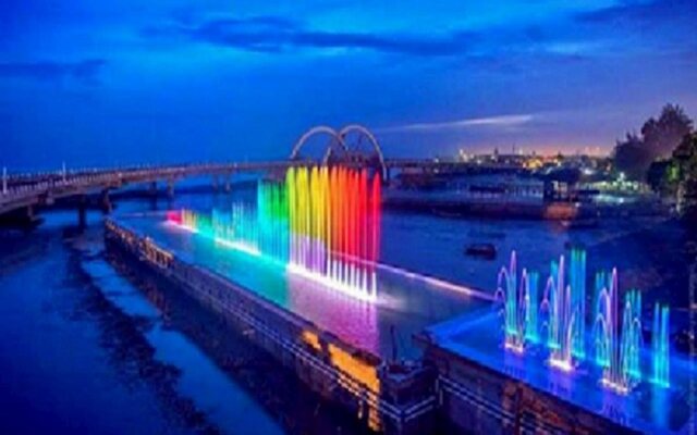 Hotel Gunawangsa MERR