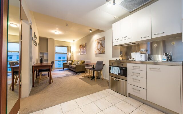 JHT - 2 BRM Apartment, Air Con, Close to SkyTower