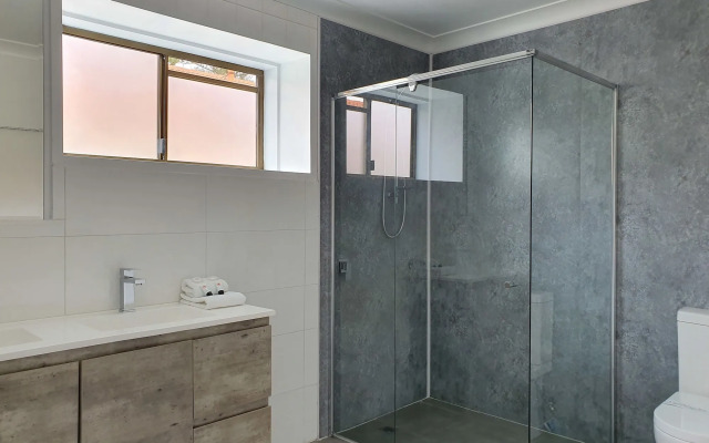 Montego Mermaid Beach Motel