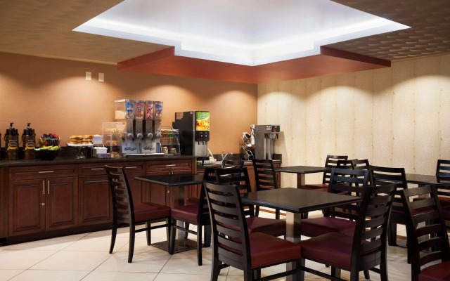 Super 8 By Wyndham Bronx