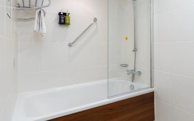 Holiday Inn Express Leigh - Sports Village by IHG