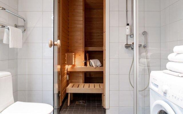 Spacious studio with sauna in Ullanlinna