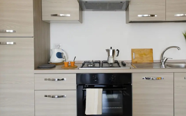 JOIVY Stunning 2-BR Flat w/ Balcony