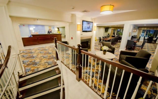 Holiday Inn Express & Suites Merrimack