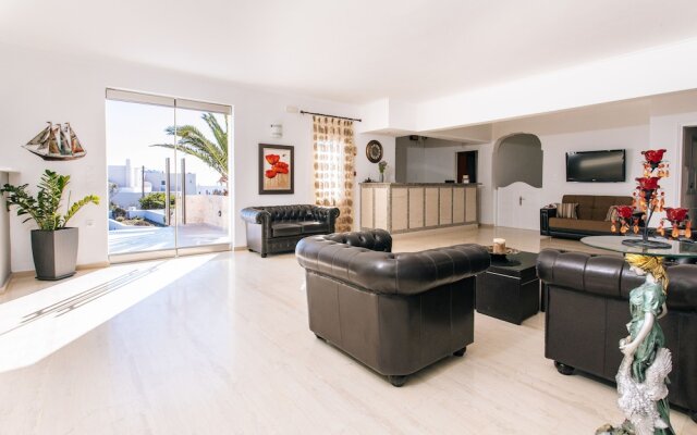 Nikos Hotel