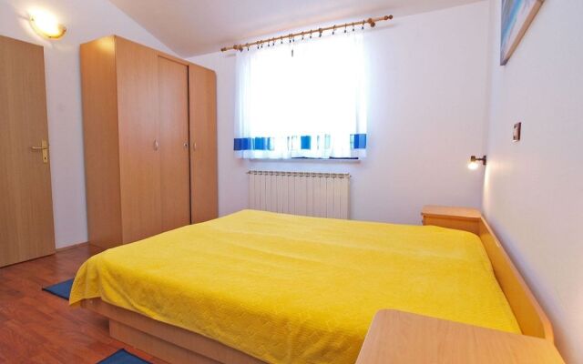 Apartment 1077
