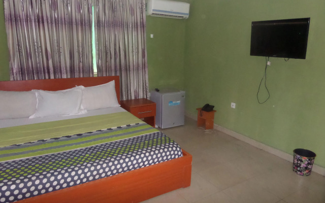 Terris Hotel And Suites