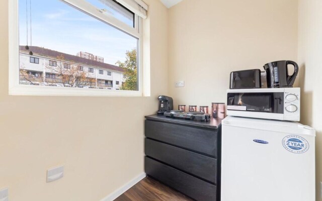 Spacious Sleeps 3 Ensuite Room In Twickenham TW7