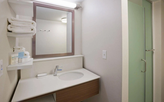 Hampton Inn Spicer Marina Area