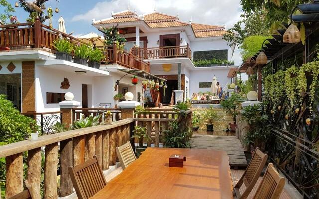 Antonios Villa Hotel