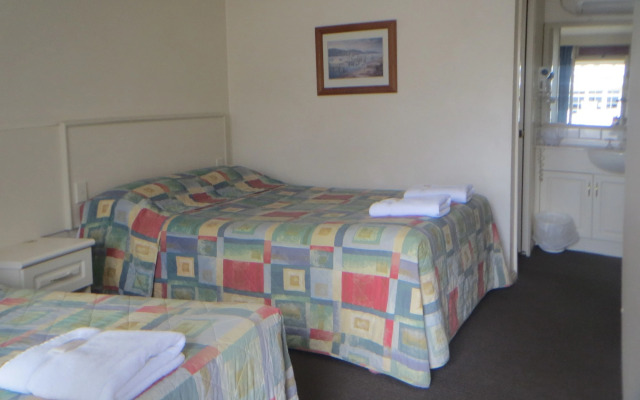 Coachman Hotel Motel