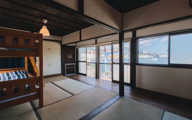 Hostel Dockhouse