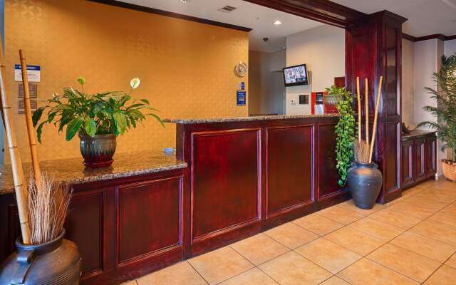 Best Western Lockhart Hotel & Suites