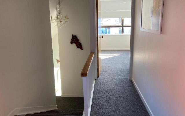 Heart of Russell Apartment - Russell Holiday Apartment