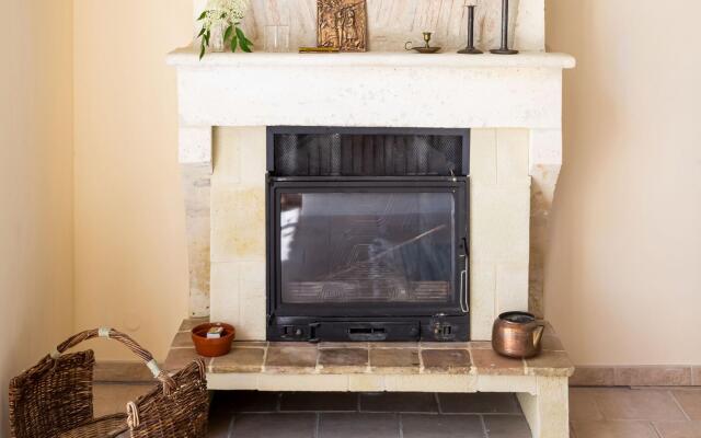 Tranquil Home in Saint-Martin-de-Gurson, 15min from Saint Emilion's vineyard