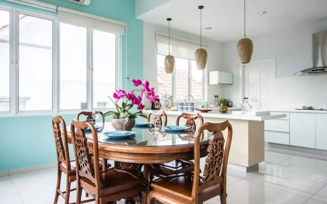 Penang Hilltop Seaview Bungalow