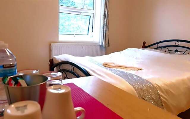 StayEasy B&B in Trendy Heart of London