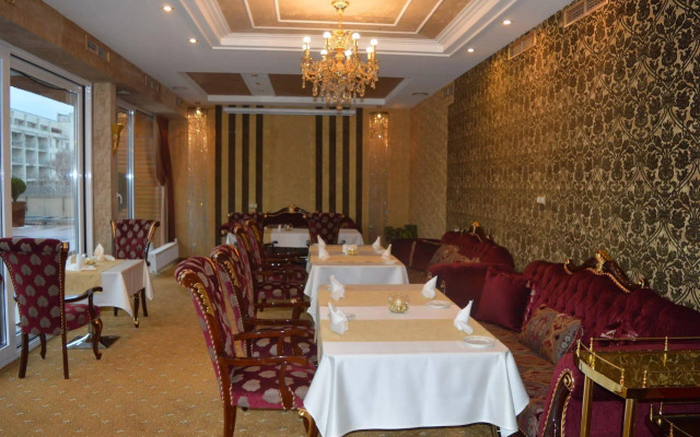 Ark Palace Hotel