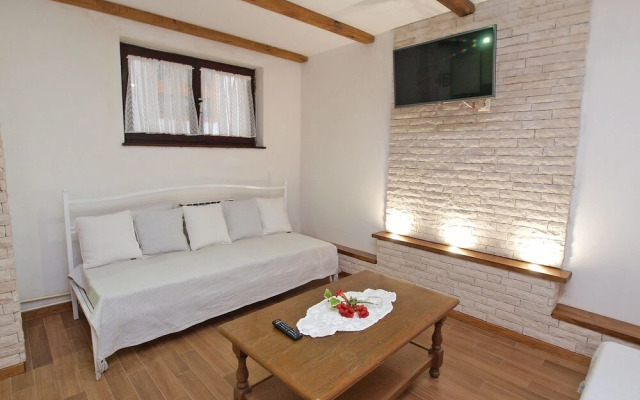 Apartment 772