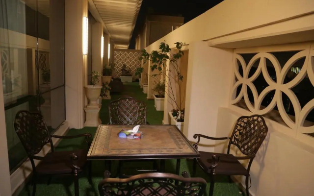 Violet Hotel