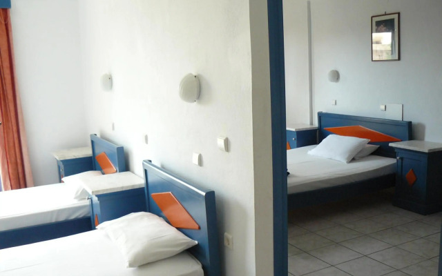 Leonidas Studios & Apartments