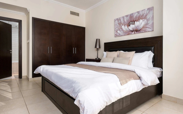 Premium stay at Marina Quay West
