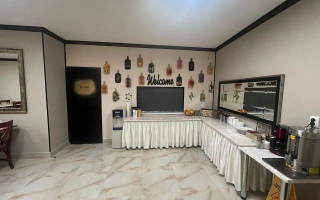 Reina Hotel
