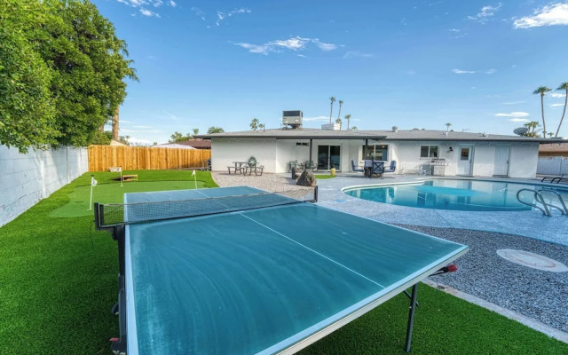 3BR Sleeps 8 Pool Putting Green BQQ Large Island!