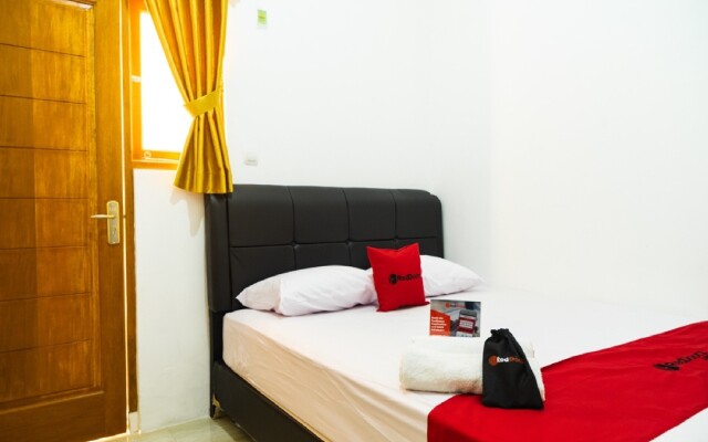 RedDoorz near Cipinang Indah Mall