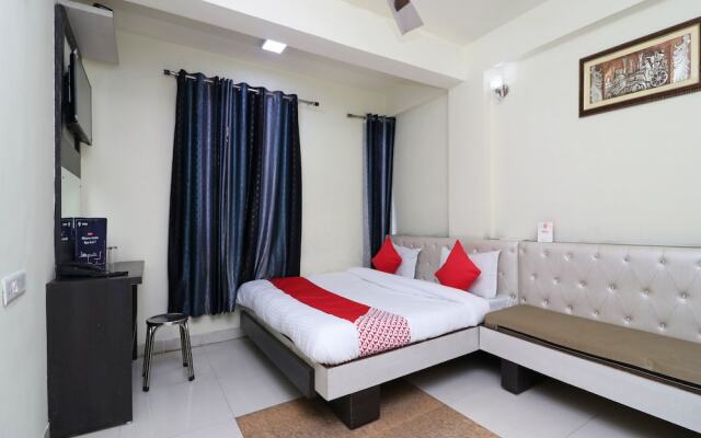 OYO 8219 Hotel Manan