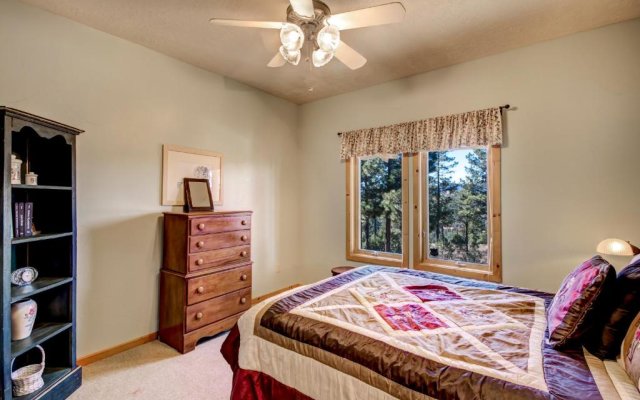 Blue Lake Lodge, 7 Bedrooms, Sleeps 18, Pet Friendly, Hot Tub, Views